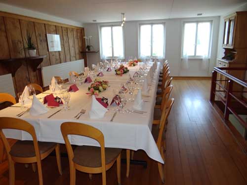 Blocktisch im Saal vorne